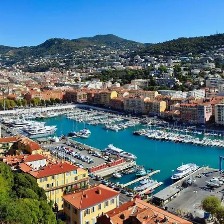 Plein Centre Climatisé Et Spacieux Avec Grande Terrasse Sur Le Toit à Niza