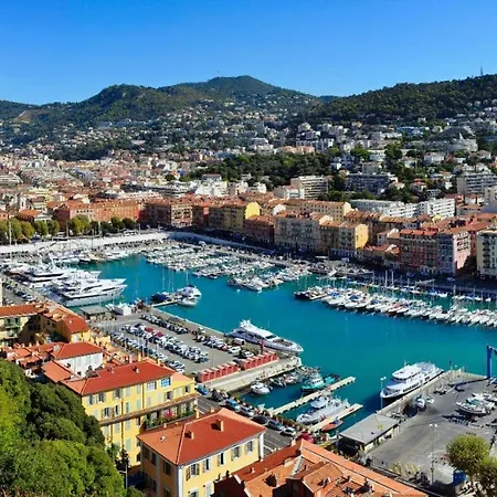 Plein Centre Climatise Et Spacieux Avec Grande Terrasse Sur Le Toit A Nice