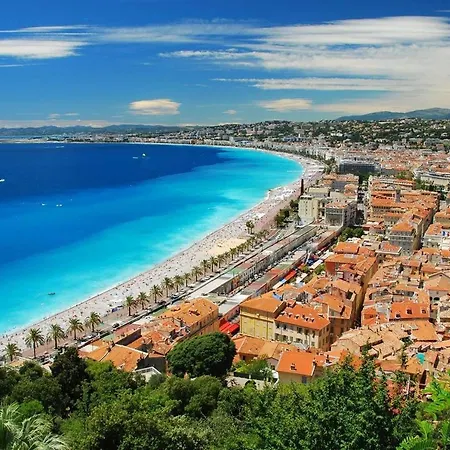 Plein Centre Climatise Et Spacieux Avec Grande Terrasse Sur Le Toit A