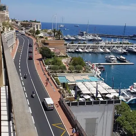 Plein Centre Climatise Et Spacieux Avec Grande Terrasse Sur Le Toit A Nice
