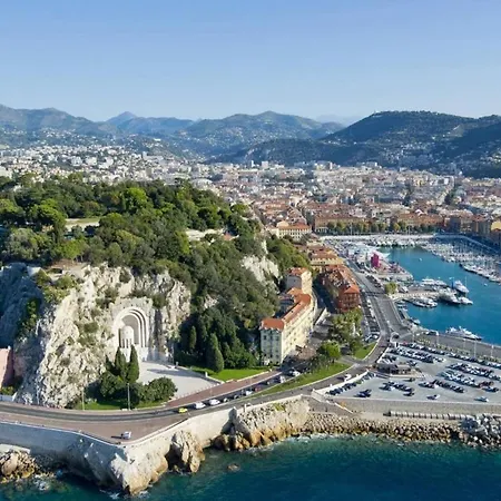 Plein Centre Climatisé Et Spacieux Avec Grande Terrasse Sur Le Toit à Appartamento *